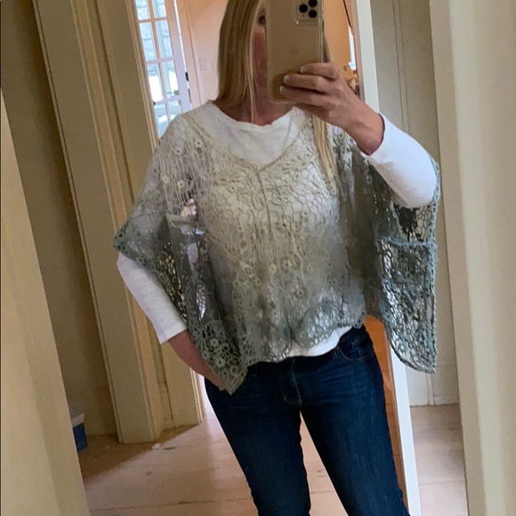 Lace poncho - Picture 5 of 7